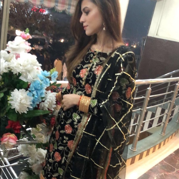 Desi Dress/suit - Picture 2 of 3